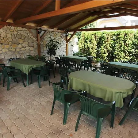 Cyrano Vendeghaz Guest house Vonyarcvashegy