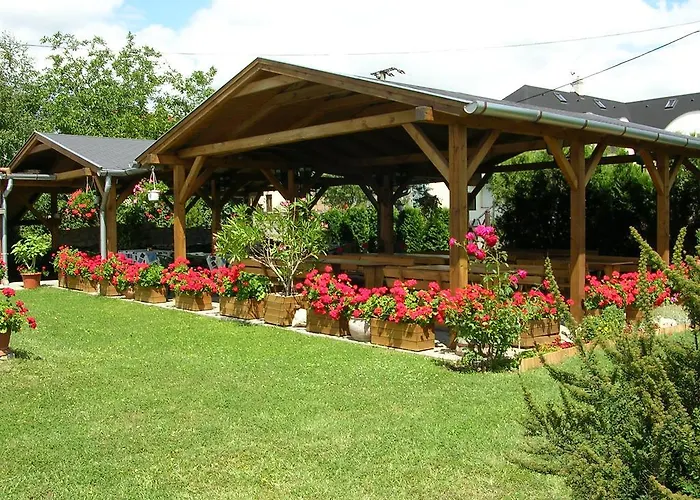 招待所 Cyrano Vendeghaz 3*