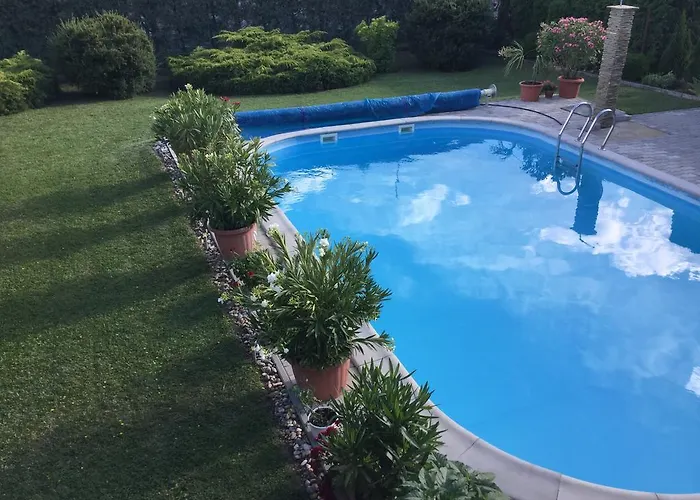 招待所 Cyrano Vendeghaz