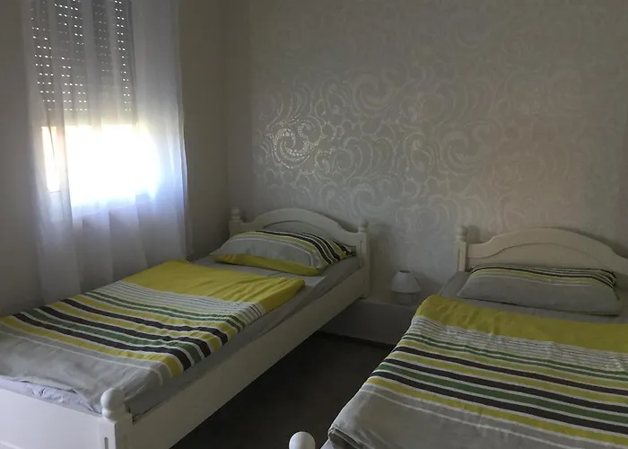 Cyrano Vendeghaz פוניארצוושהג'