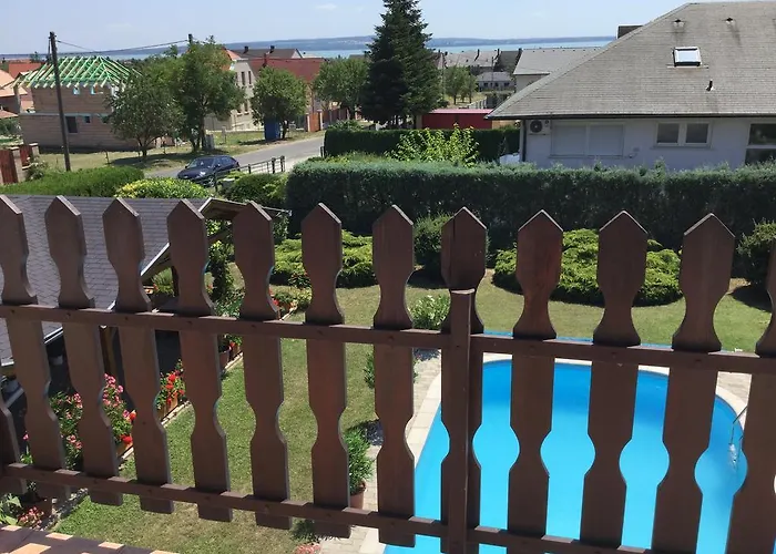 Cyrano Vendeghaz פוניארצוושהג'