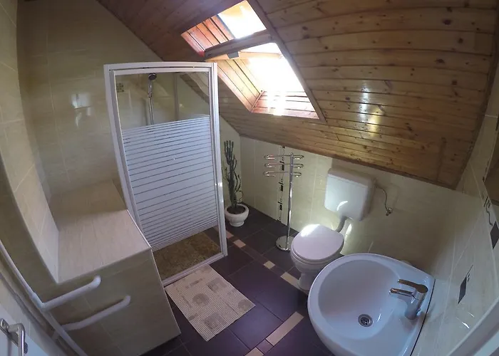 招待所 Cyrano Vendeghaz 3*