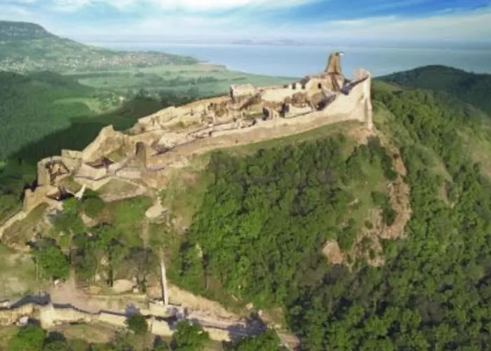 招待所 Cyrano Vendeghaz