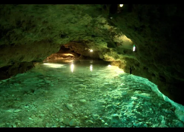 Cyrano Vendeghaz 招待所 3*