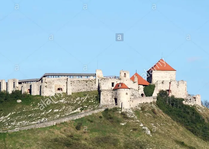 Cyrano Vendeghaz בית הארחה פוניארצוושהג'